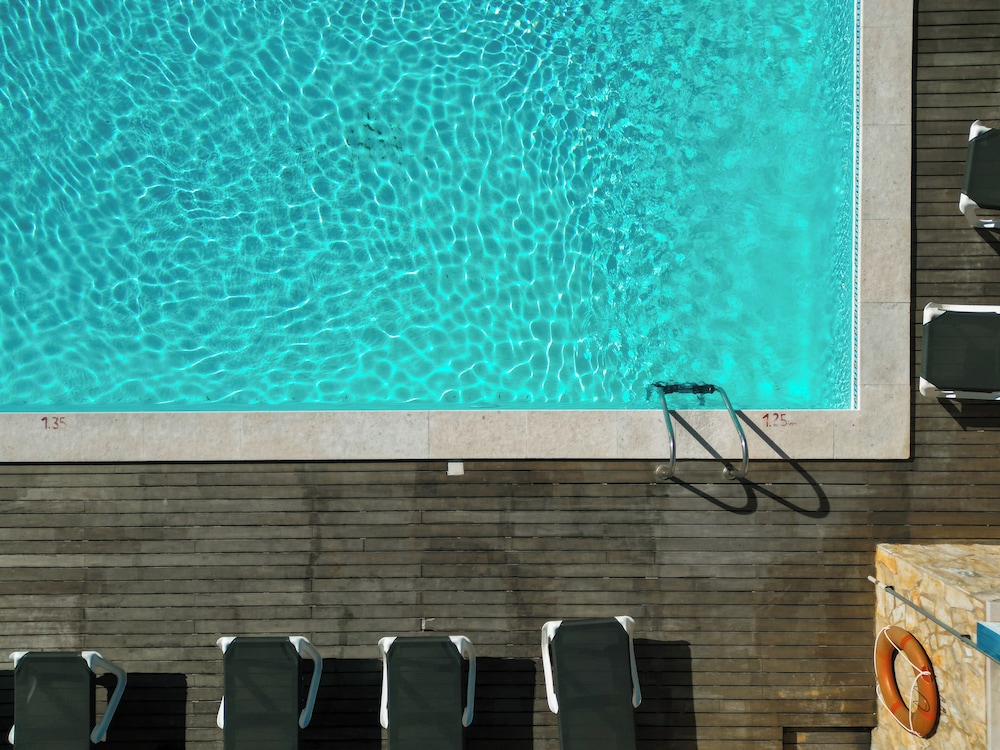 Carvi Beach Hotel — Swimming pool in Lagos, Faro