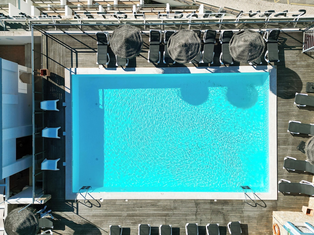 Carvi Beach Hotel — Swimming pool in Lagos, Faro