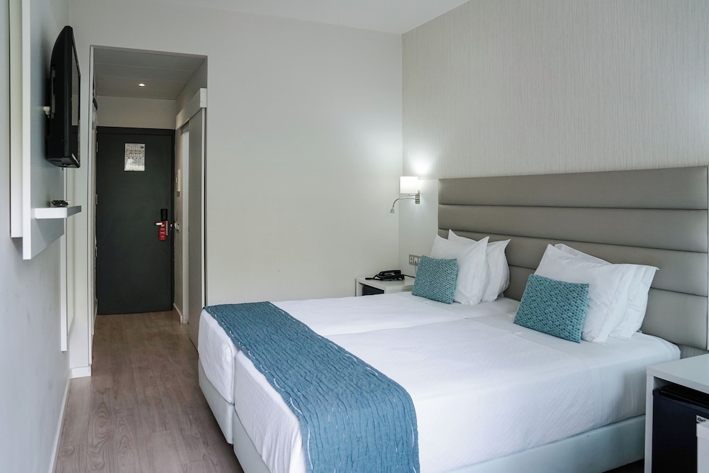 Carvi Beach Hotel — Hotel rooms in Lagos, Faro