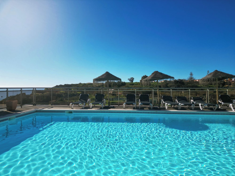 Carvi Beach Hotel — Swimming pool in Lagos, Faro