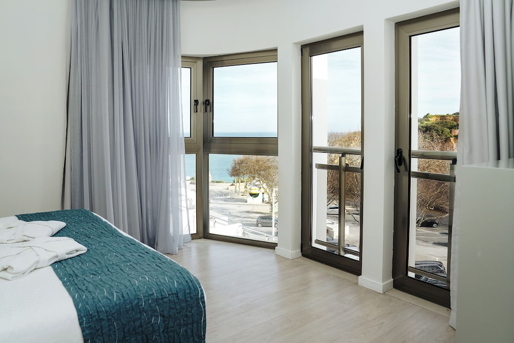 Carvi Beach Hotel — Hotel rooms in Lagos, Faro