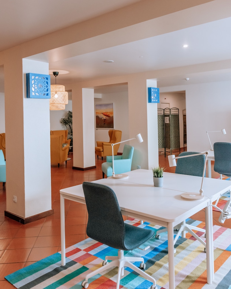 Carvi Beach Hotel — Restaurant & bars in Lagos, Faro