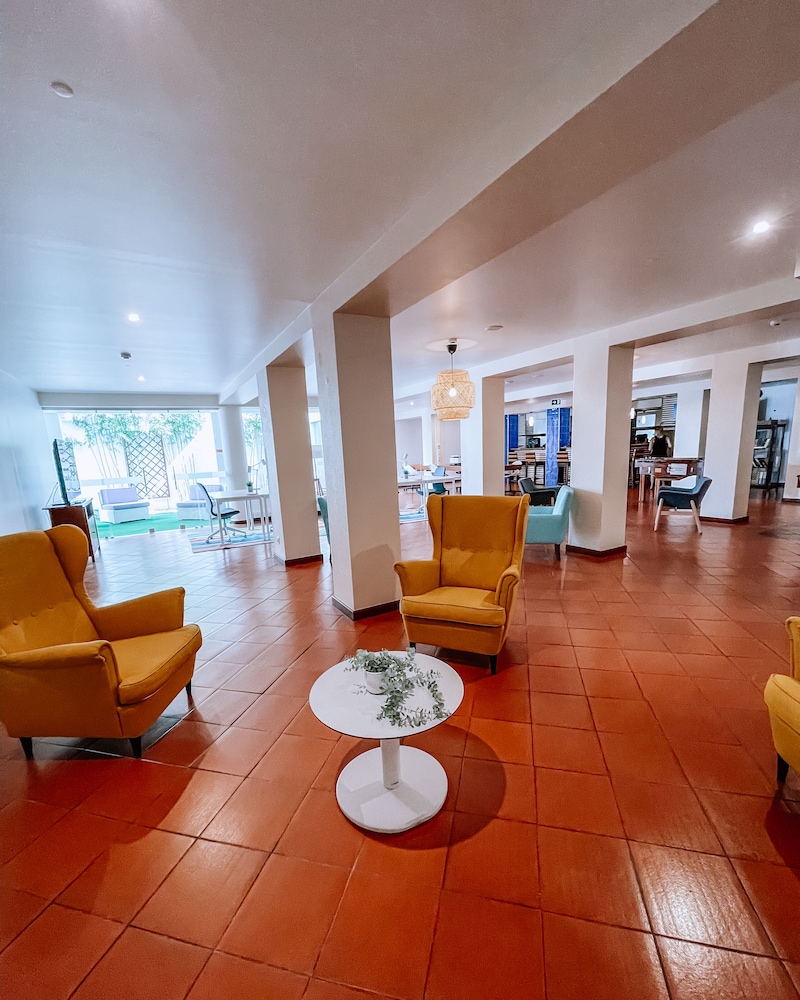Carvi Beach Hotel — Hotel building in Lagos, Faro