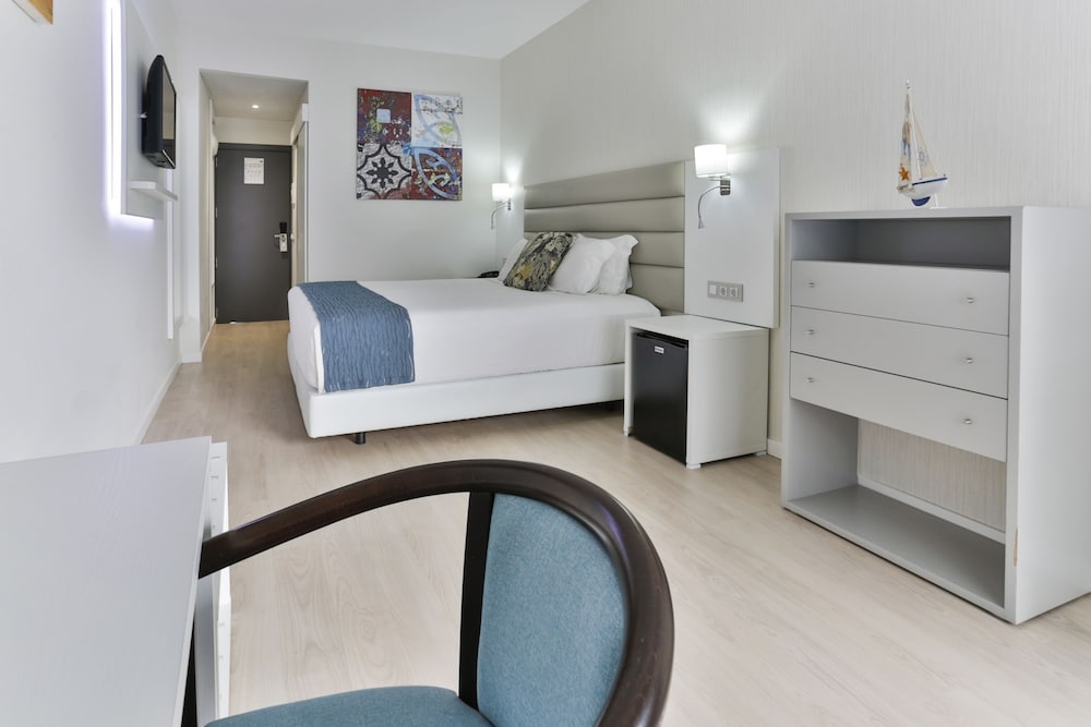 Carvi Beach Hotel — Hotel rooms in Lagos, Faro