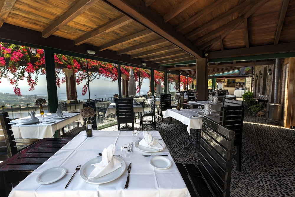 Quinta do Estreito Vintage House — Restaurant & bars in Estreito De Câmara, Madeira