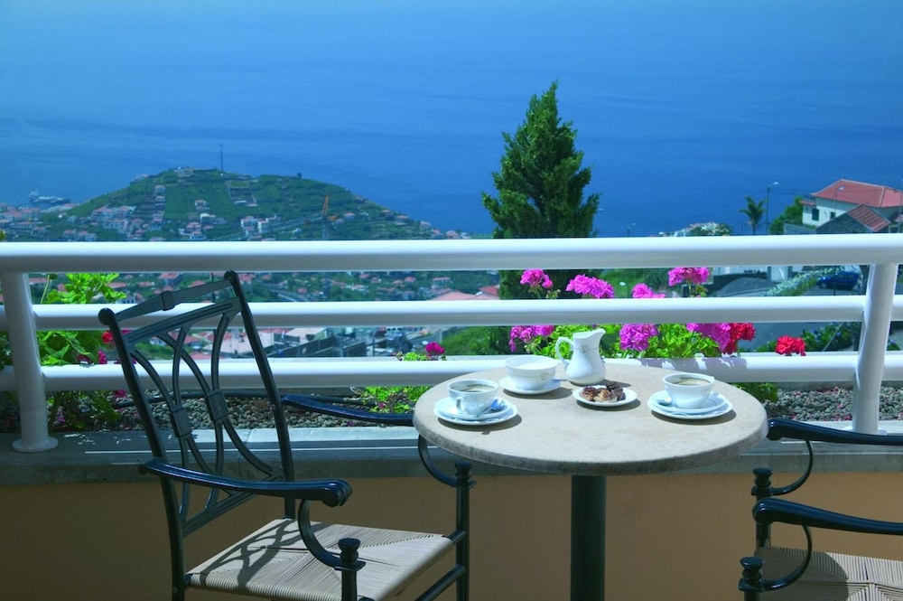Quinta do Estreito Vintage House — Hotel rooms in Estreito De Câmara, Madeira