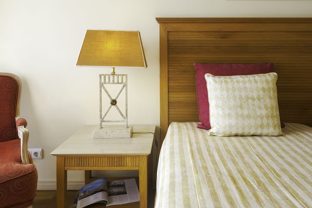Quinta do Estreito Vintage House — Hotel rooms in Estreito De Câmara, Madeira