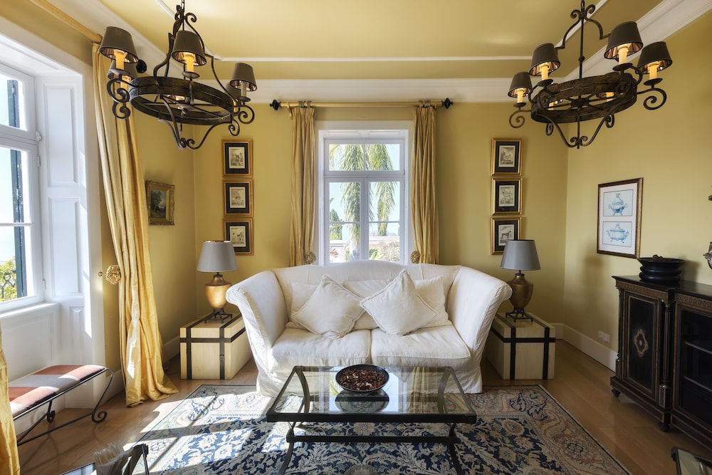 Quinta do Estreito Vintage House — Hotel rooms in Estreito De Câmara, Madeira