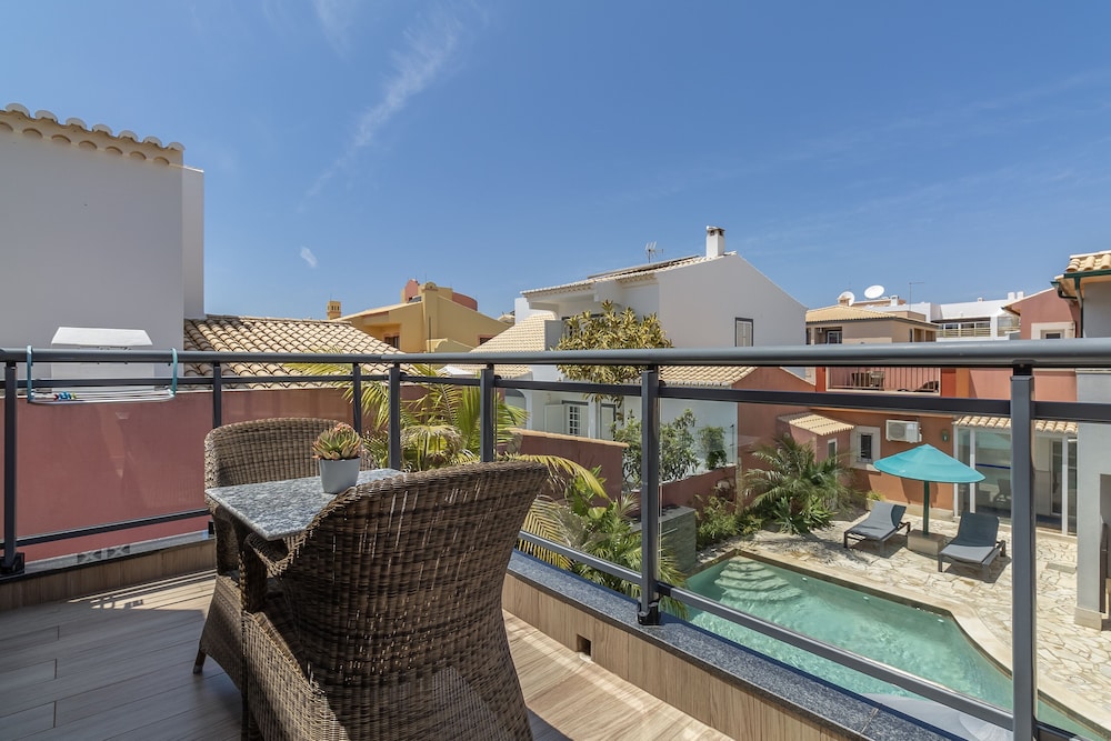 Charming Residence & Guest House Dom Manuel I (Adults only) — Swimming pool in Lagos, Faro