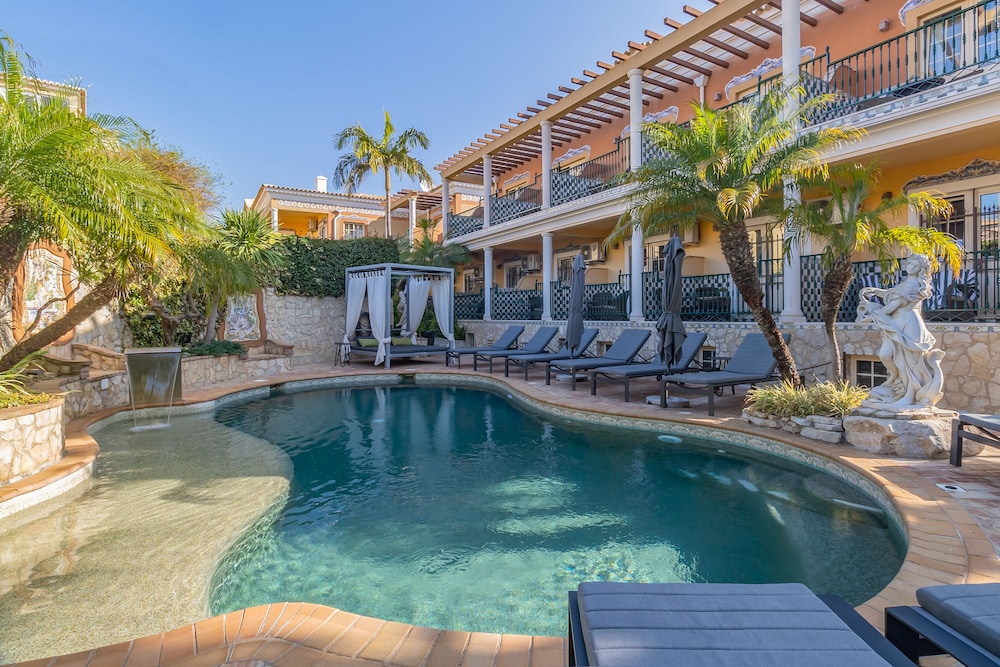 Charming Residence & Guest House Dom Manuel I (Adults only) — Swimming pool in Lagos, Faro
