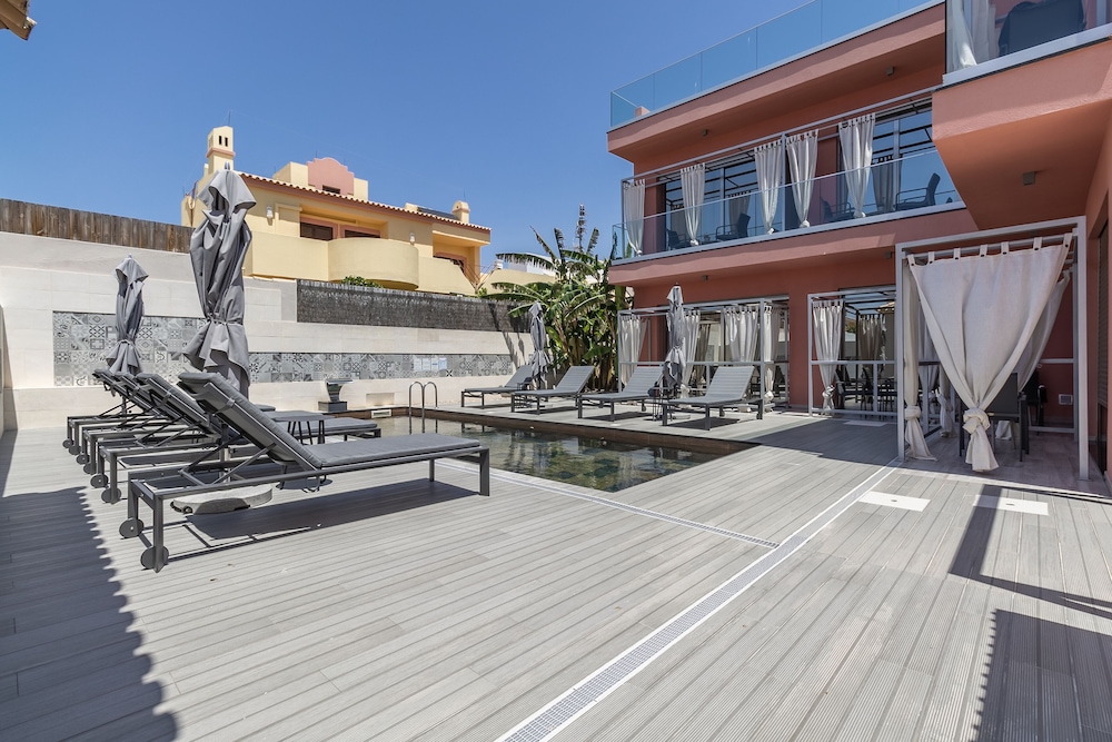 Charming Residence & Guest House Dom Manuel I (Adults only) — Swimming pool in Lagos, Faro
