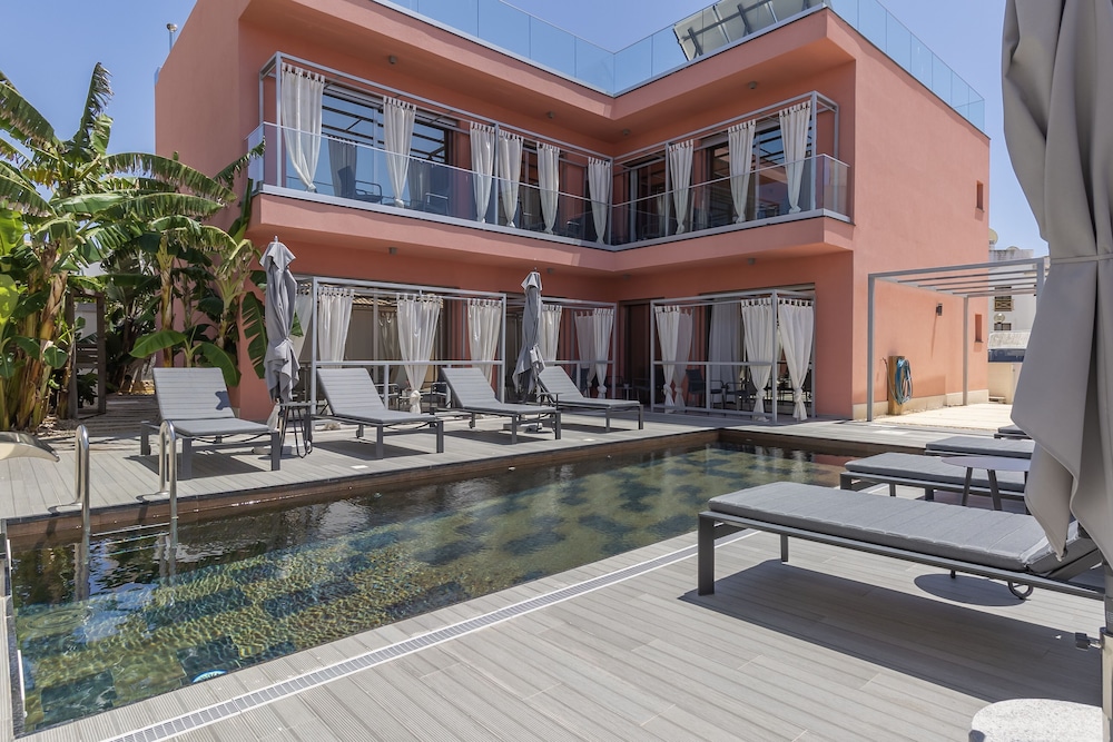 Charming Residence & Guest House Dom Manuel I (Adults only) — Swimming pool in Lagos, Faro