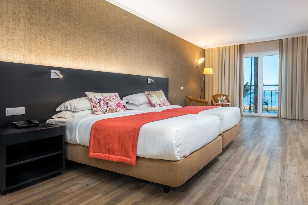 Enotel Sunset Bay — Hotel rooms in Ponta do Sol, Madeira