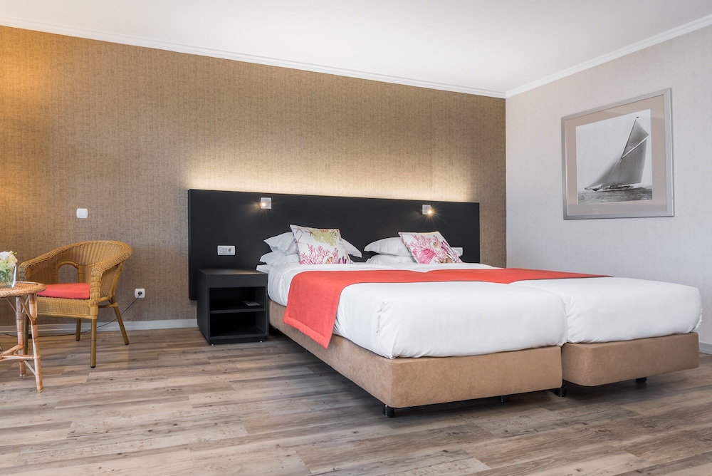 Enotel Sunset Bay — Hotel rooms in Ponta do Sol, Madeira