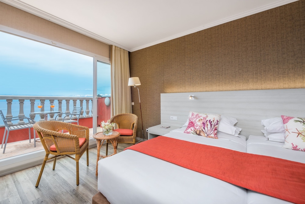 Enotel Sunset Bay — Hotel rooms in Ponta do Sol, Madeira
