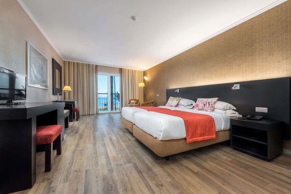 Enotel Sunset Bay — Hotel rooms in Ponta do Sol, Madeira