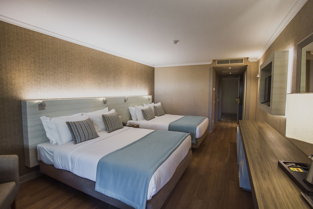 Enotel Lido – All Inclusive — Hotel rooms in Funchal, Madeira
