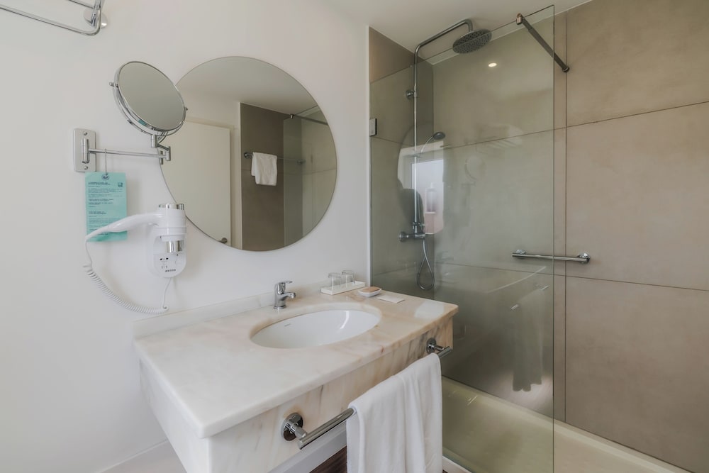 Enotel Santo da Serra — Hotel rooms in Machico, Madeira