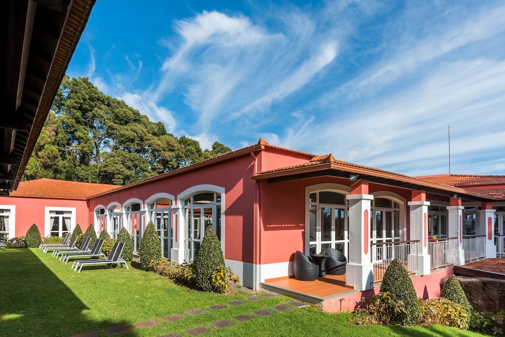 Enotel Santo da Serra — Hotel building in Machico, Madeira