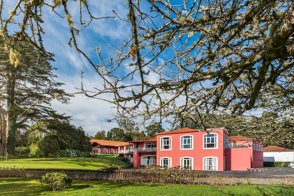 Enotel Santo da Serra — Hotel building in Machico, Madeira