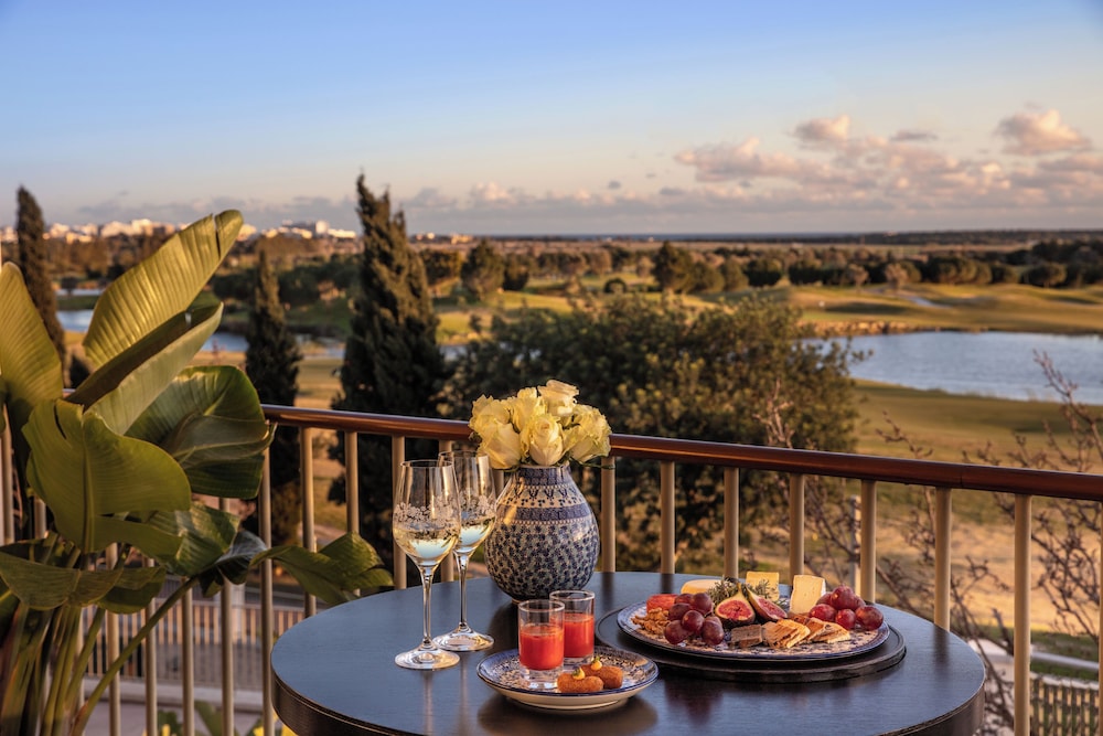 Victoria Golf Resort and Spa Managed by Accor — Restaurant & bars in Vilamoura, Faro