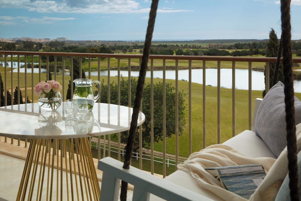 Victoria Golf Resort and Spa Managed by Accor — Hotel rooms in Vilamoura, Faro