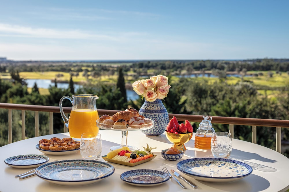 Victoria Golf Resort and Spa Managed by Accor — Restaurant & bars in Vilamoura, Faro