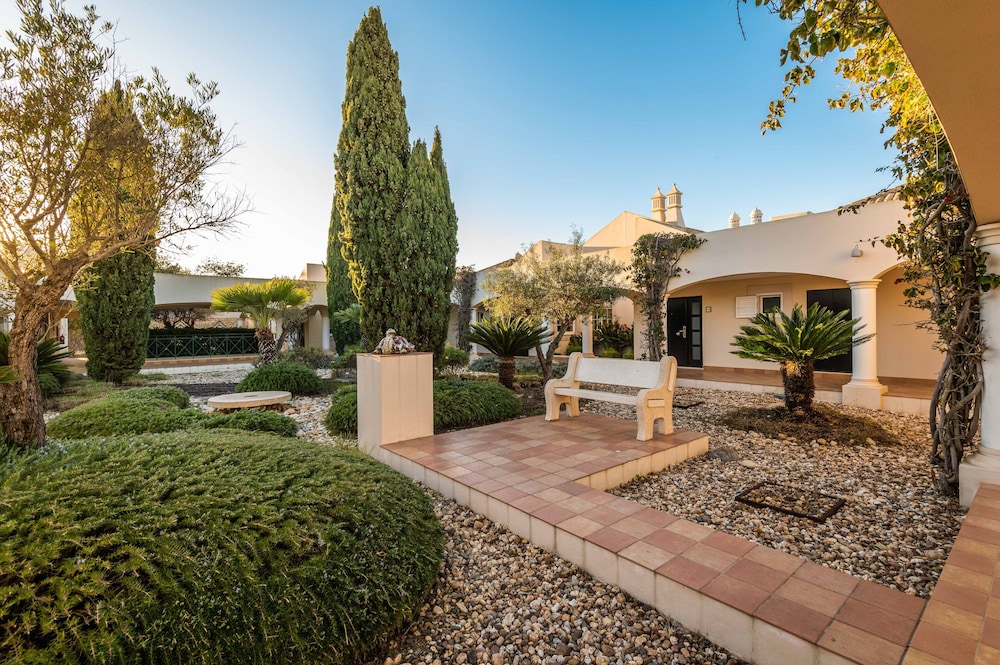 Vale d'Oliveiras Quinta Resort & Spa — Hotel building in Carvoeiro, Faro