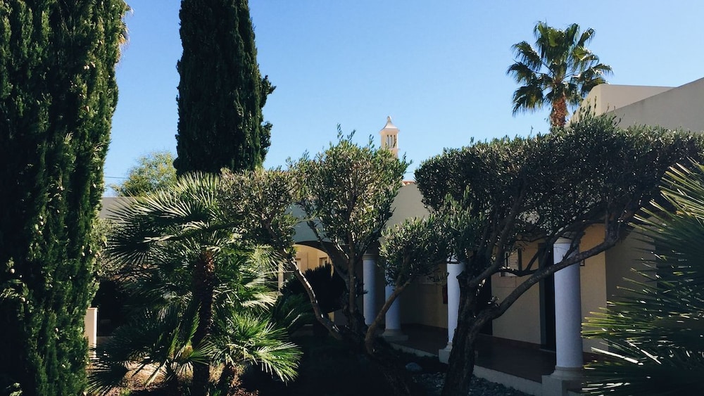 Vale d'Oliveiras Quinta Resort & Spa — Hotel building in Carvoeiro, Faro
