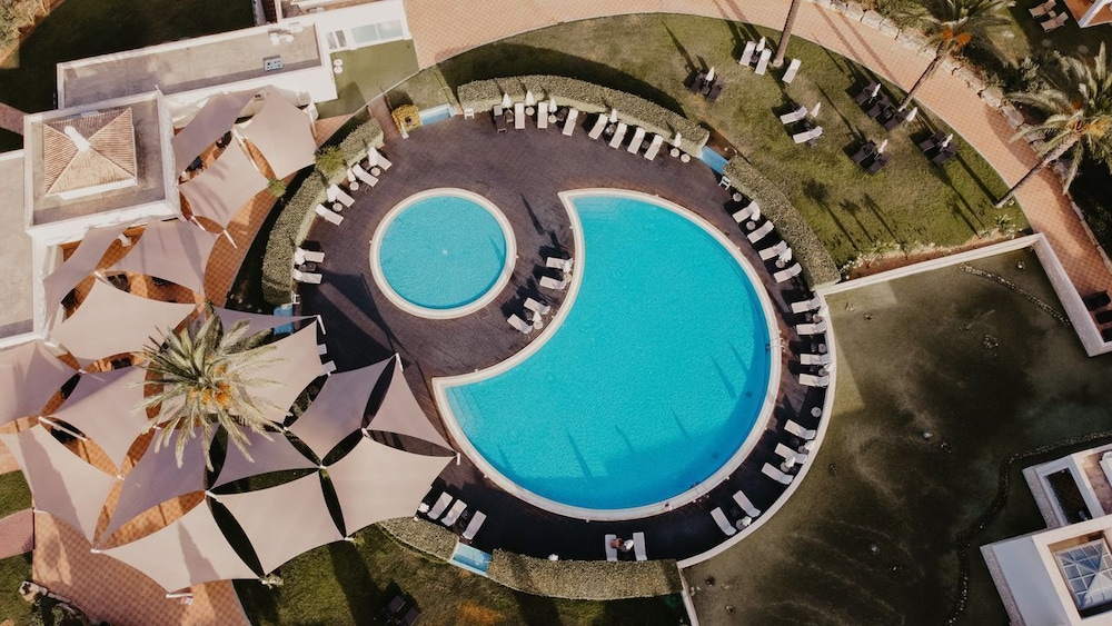 Vale d'Oliveiras Quinta Resort & Spa — Swimming pool in Carvoeiro, Faro