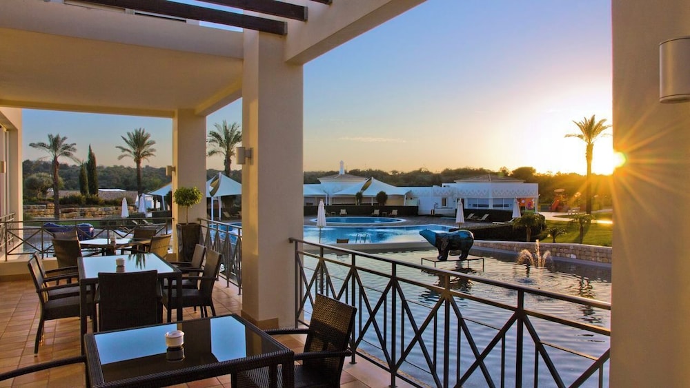 Vale d'Oliveiras Quinta Resort & Spa — Swimming pool in Carvoeiro, Faro