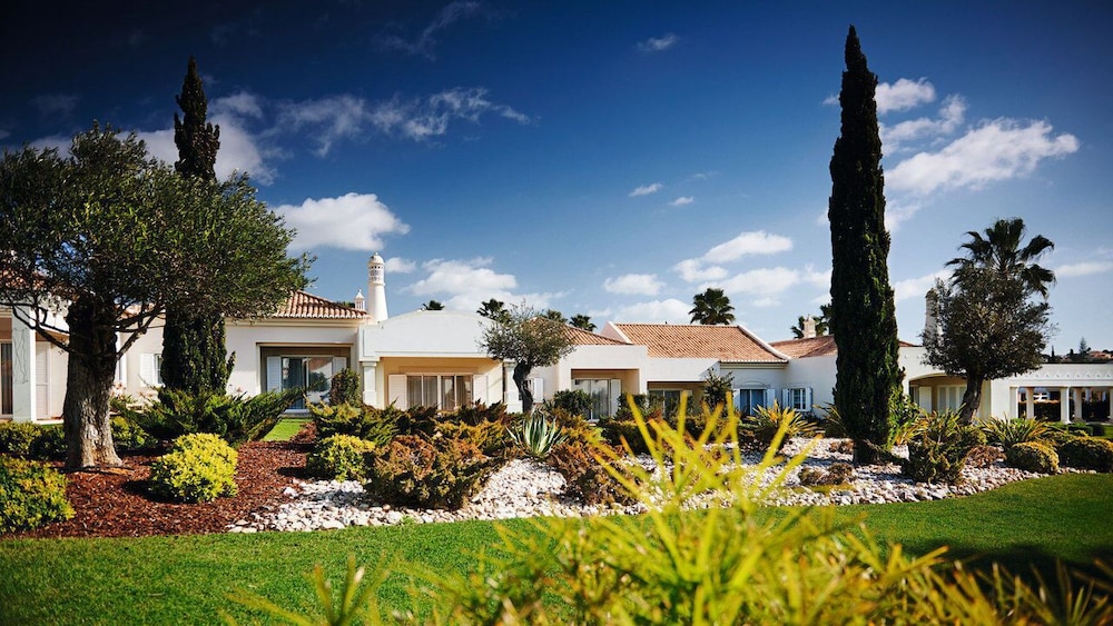Vale d'Oliveiras Quinta Resort & Spa — Hotel building in Carvoeiro, Faro