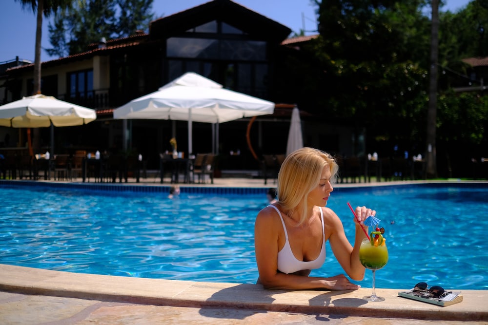BESO HOTEL BERKE RANCH — Swimming pool in Kemer