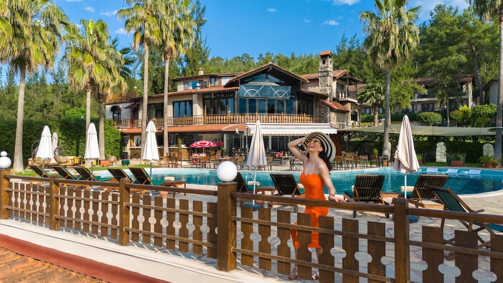 BESO HOTEL BERKE RANCH — Swimming pool in Kemer