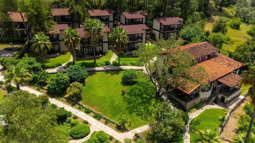 BESO HOTEL BERKE RANCH — Hotel building in Kemer