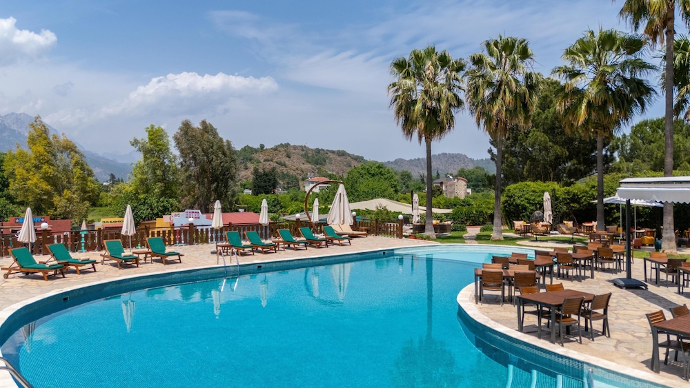 BESO HOTEL BERKE RANCH — Swimming pool in Kemer