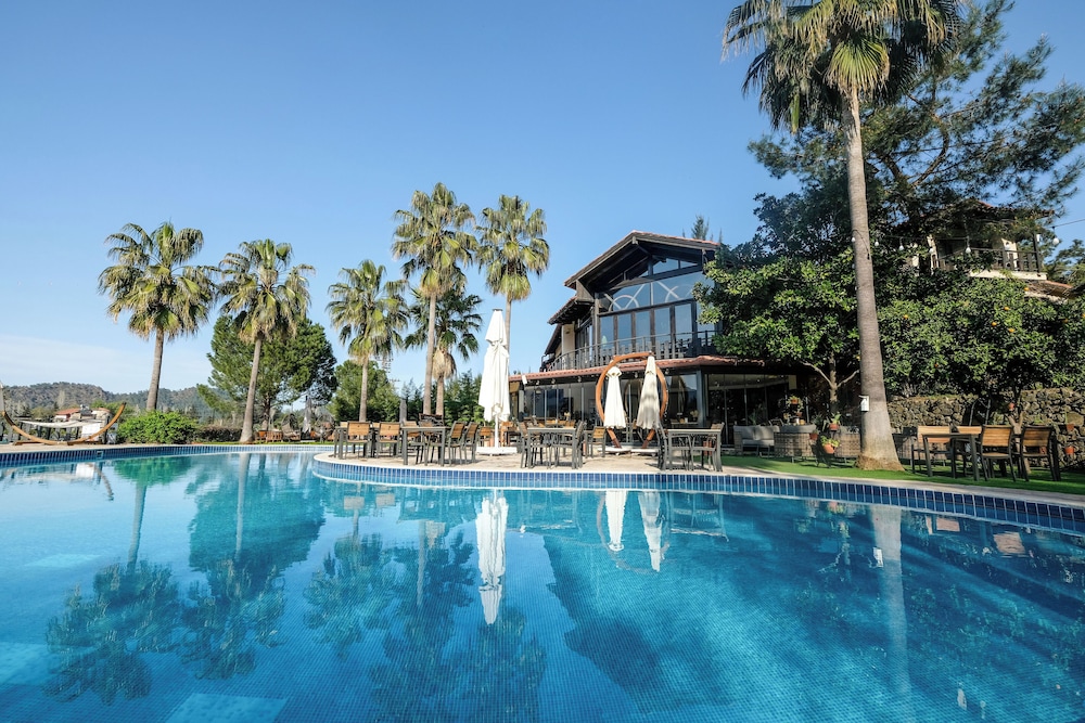 BESO HOTEL BERKE RANCH — Swimming pool in Kemer