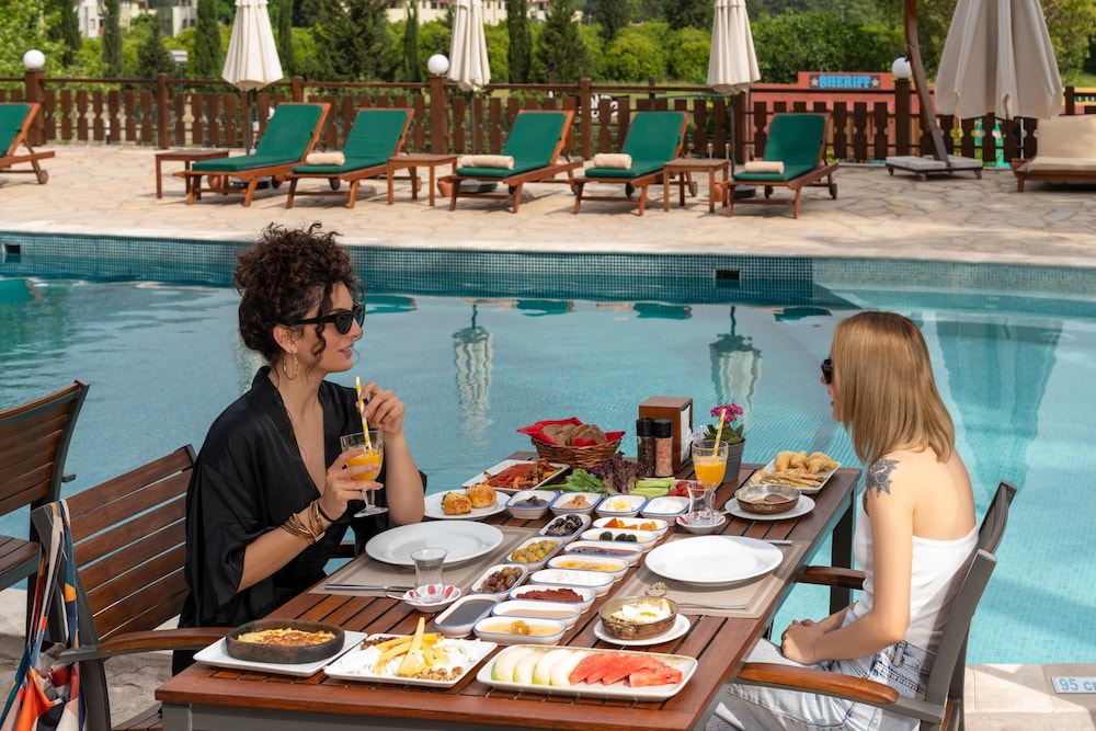 BESO HOTEL BERKE RANCH — Restaurant & bars in Kemer