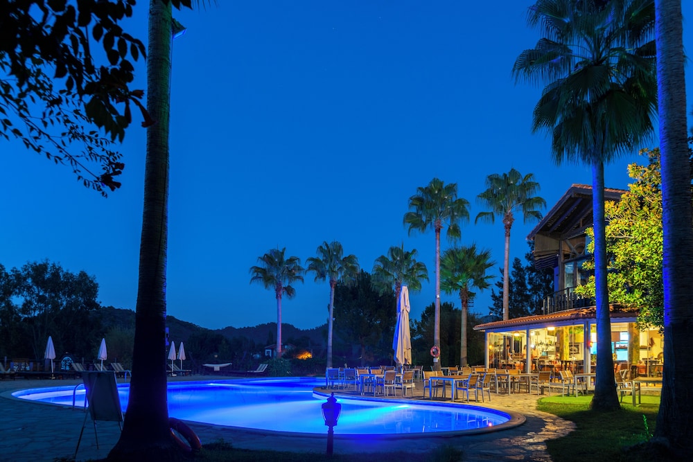 BESO HOTEL BERKE RANCH — Swimming pool in Kemer