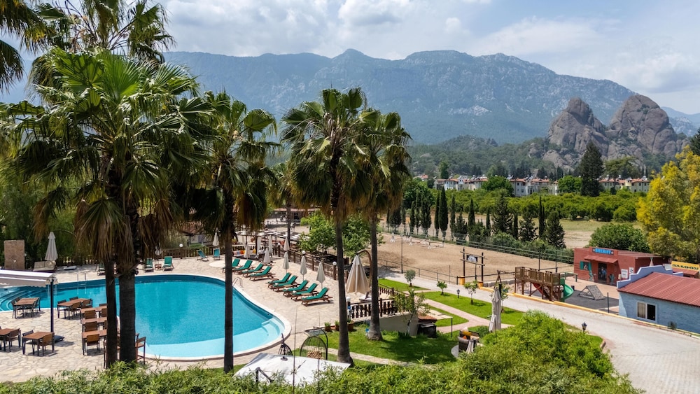 BESO HOTEL BERKE RANCH — Swimming pool in Kemer