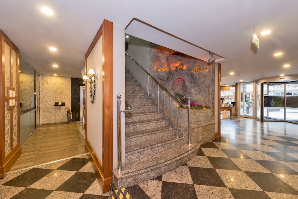 Hotel Vicenza — Hotel building in Istanbul, Istanbul