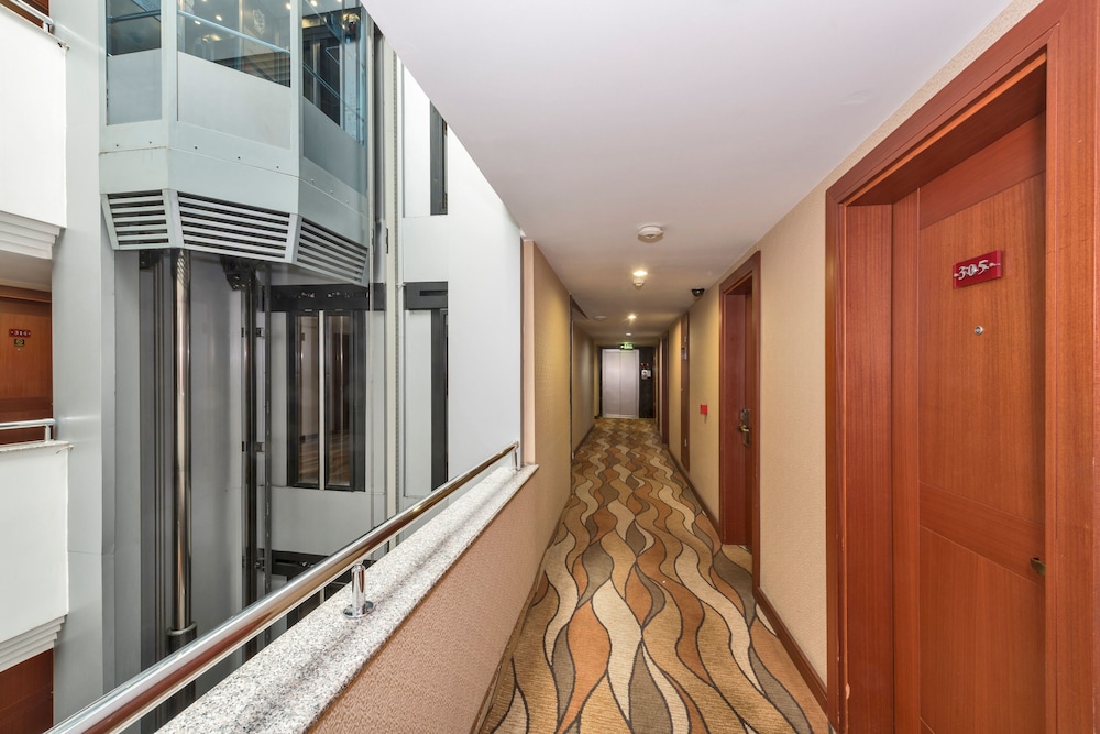 Hotel Vicenza — Hotel building in Istanbul, Istanbul