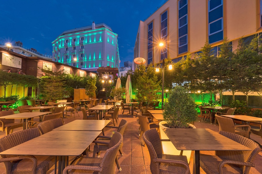 Hotel Vicenza — Restaurant & bars in Istanbul, Istanbul