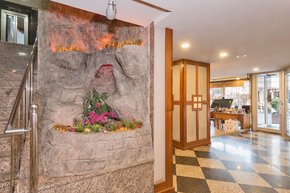 Hotel Vicenza — Hotel building in Istanbul, Istanbul