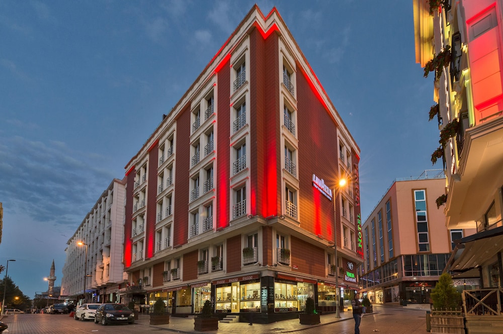 Hotel Vicenza — Hotel building in Istanbul, Istanbul