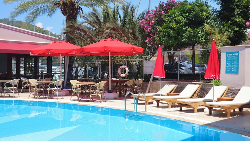 Ata Park Hotel — Swimming pool in Fethiye, Mugla