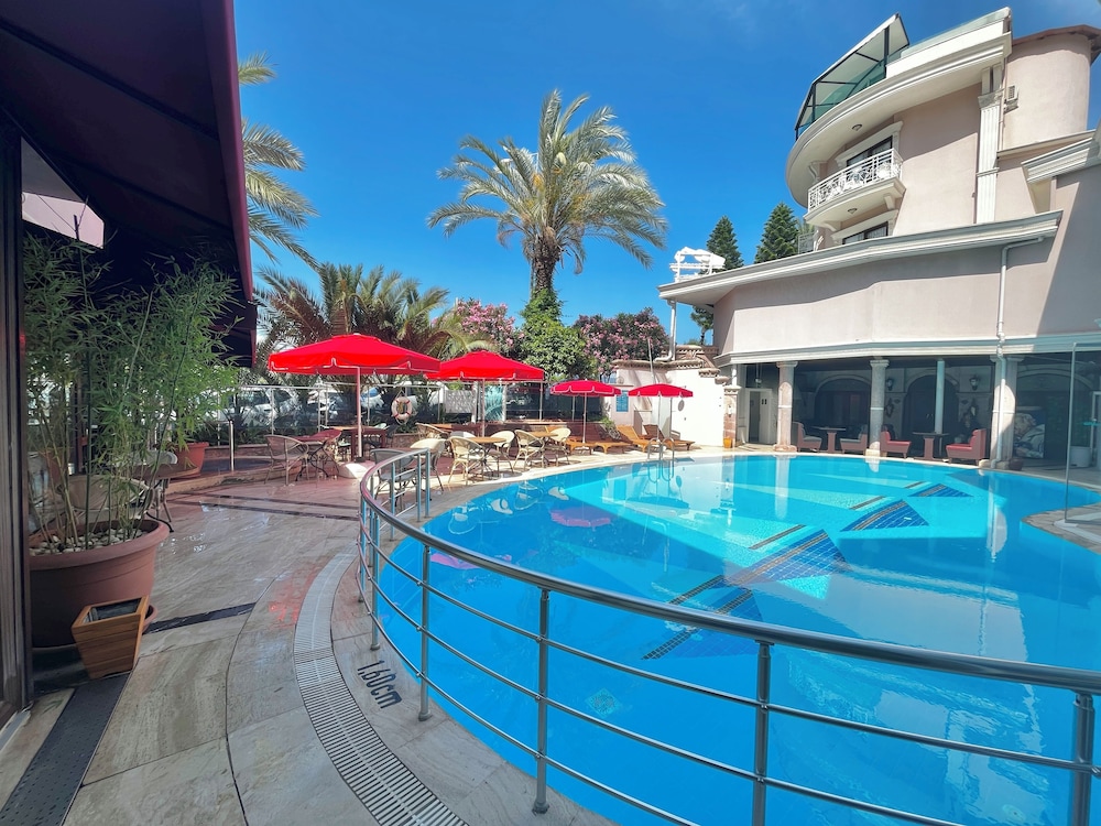 Ata Park Hotel — Swimming pool in Fethiye, Mugla