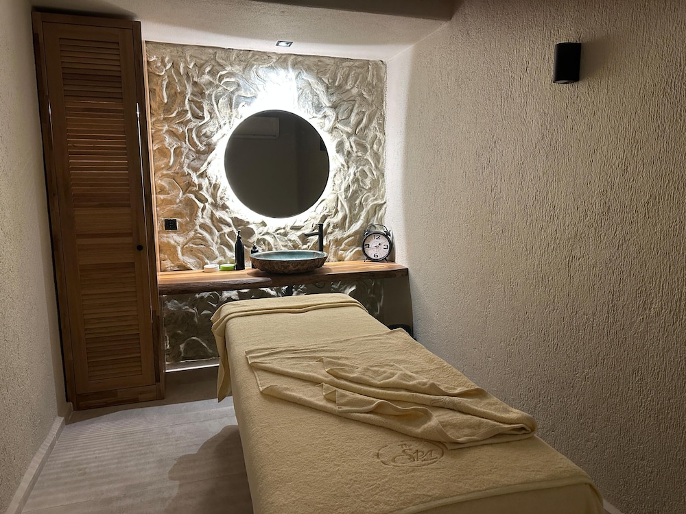 Ata Park Hotel — Hotel rooms in Fethiye, Mugla
