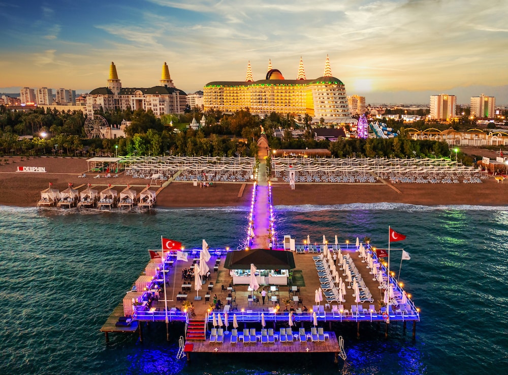 Delphin Imperial — Outdoor in Lara