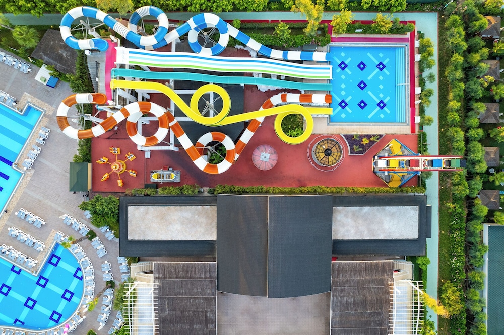 Delphin Imperial — Pool in Lara